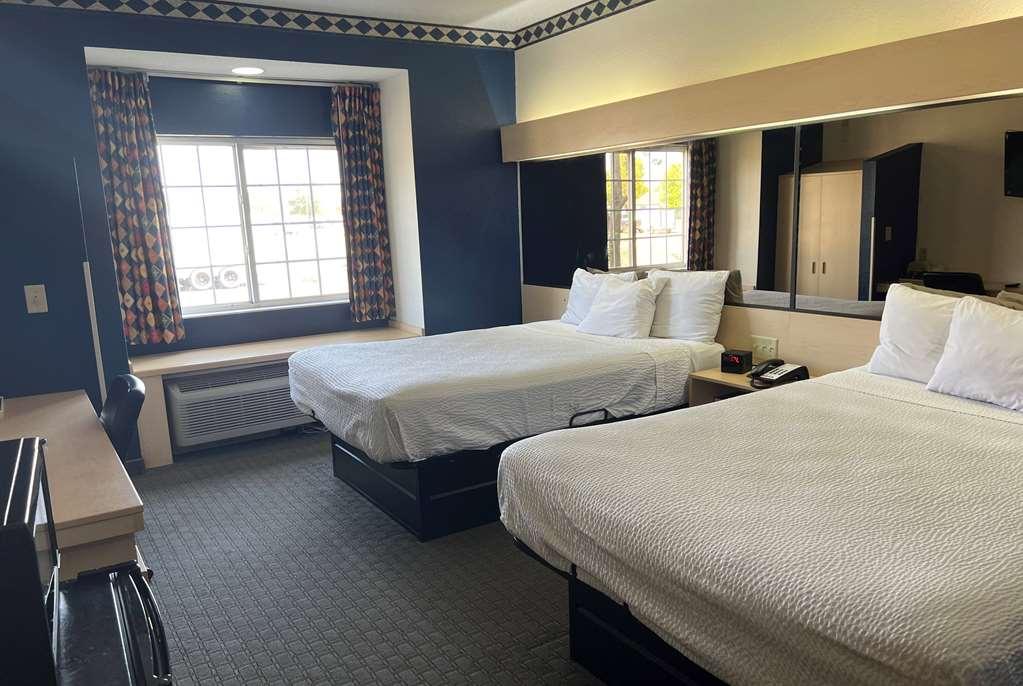 Days Inn & Suites By Wyndham Hutchinson Room photo